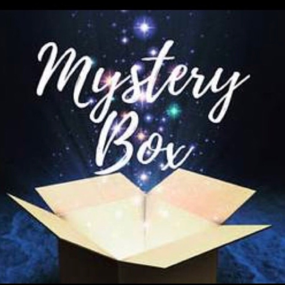 🎁WOMEN’s MYSTERY BOX 🎁WOMEN SIZES S/M/L🎉😍
